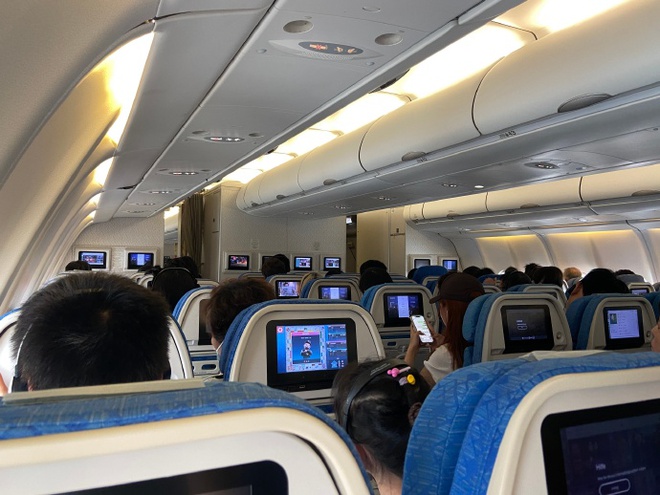 Máy bay rung lắc kinh hoàng vì bão lớn: Hành khách la hét, văng khỏi ghế, viết thư từ biệt người thân trong cuộc chạm trán với tử thần-3