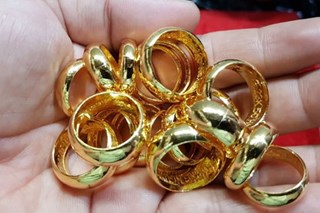 Thấy giá vàng tăng từng ngày, chồng tôi đòi bán đất đầu tư mua vàng để rồi giờ đây lao đao mất ăn mất ngủ