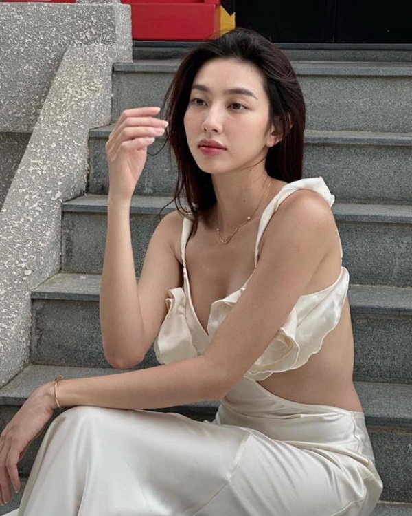 Hoa hậu Thuỳ Tiên bị Lôi Con khui chuyện đã có người yêu, làm lộ luôn danh tính khiến chính chủ giật mình-4