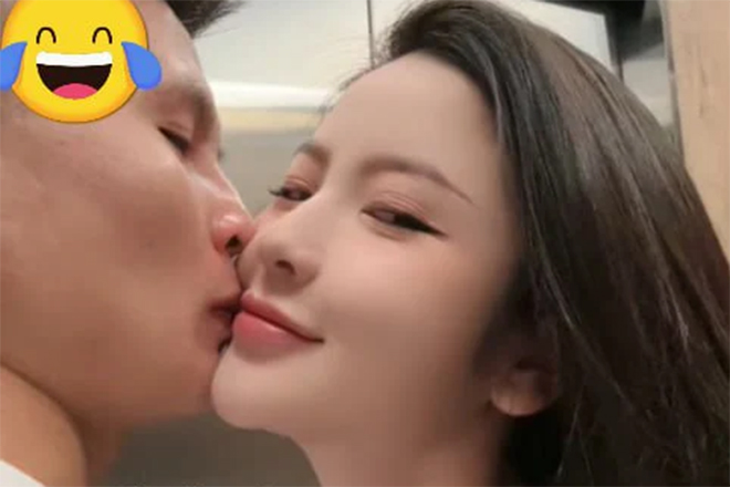 Quang Hải bận thi đấu, Chu Thanh Huyền vác bụng bầu đưa bố mẹ đôi bên đi du lịch, một bức ảnh nói lên mối quan hệ thông gia-3