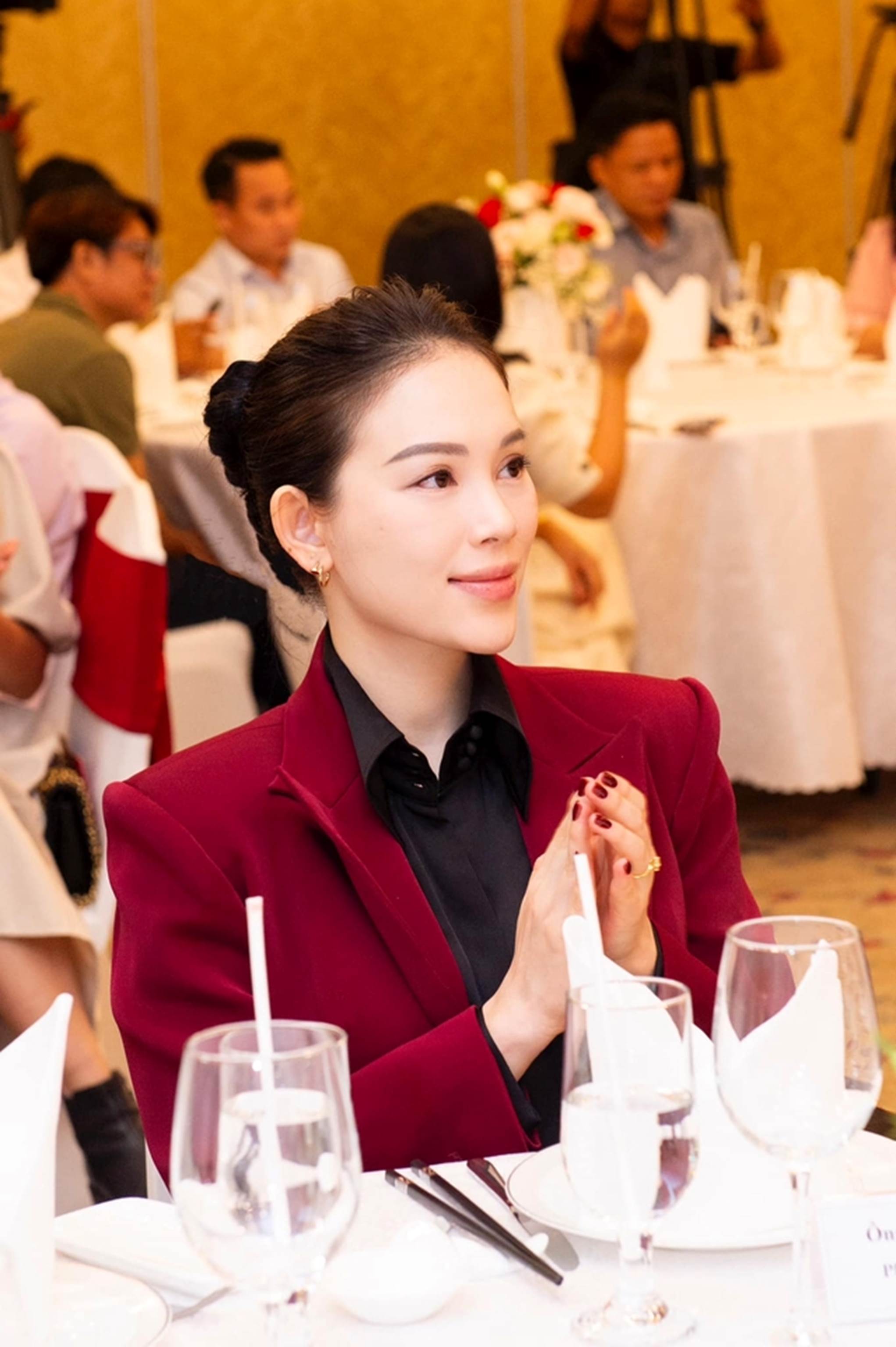 Linh Rin - em dâu Tăng Thanh Hà khoe khí chất phu nhân hào môn chính hiệu-1