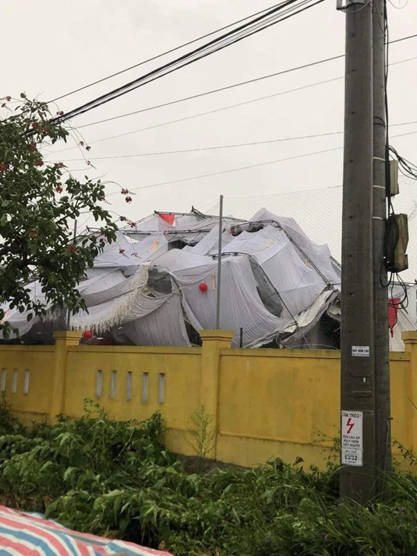 Mưa giông đúng ngày đại hỷ, cả họ ngẩn ngơ nhìn rạp cưới bị thổi bay, hiện trường tan hoang-4