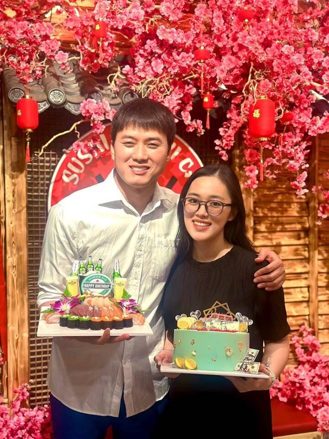 Hôn nhân viên mãn dù chưa đám cưới của diễn viên Lật mặt 7 bên vợ kém 16 tuổi-4