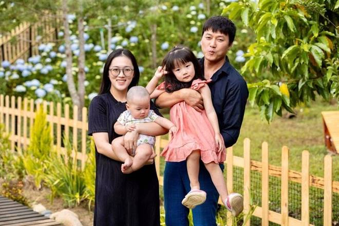 Hôn nhân viên mãn dù chưa đám cưới của diễn viên Lật mặt 7 bên vợ kém 16 tuổi-5