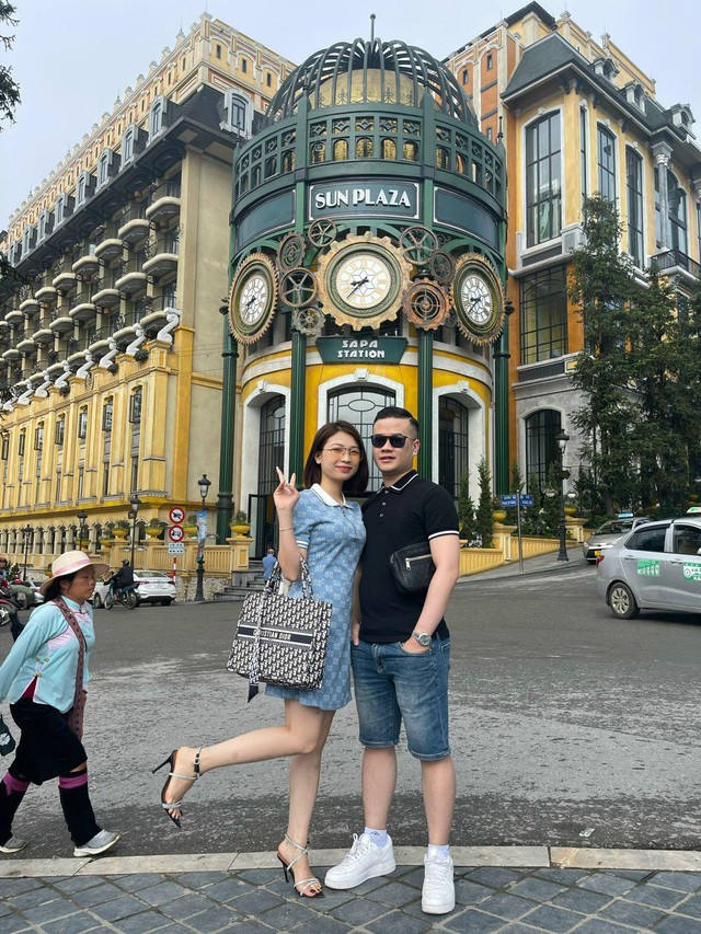 Từ Nhật Bản về Việt Nam làm đám cưới, cô dâu vất vả gánh 15 cây vàng trên người, vòng kiềng đeo trĩu cổ-4