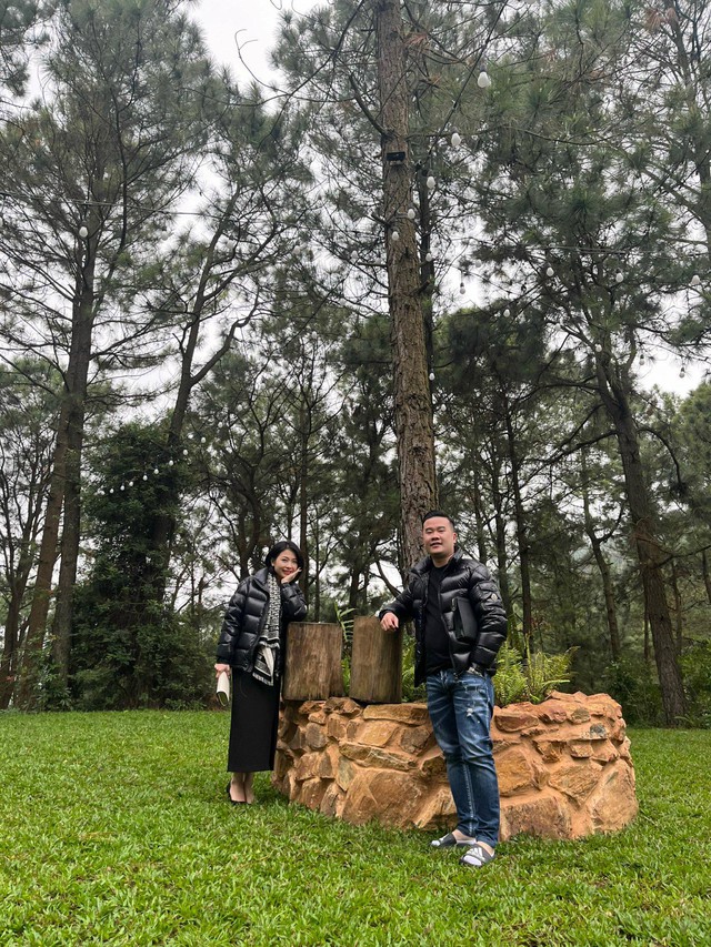 Từ Nhật Bản về Việt Nam làm đám cưới, cô dâu vất vả gánh 15 cây vàng trên người, vòng kiềng đeo trĩu cổ-6