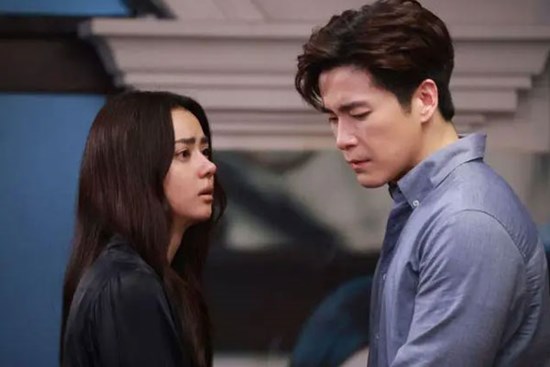 Đi làm về, tôi bật ngửa khi thấy người môi giới tới định giá nhà, càng sốc với lý do chồng đòi bán nhà gấp rút