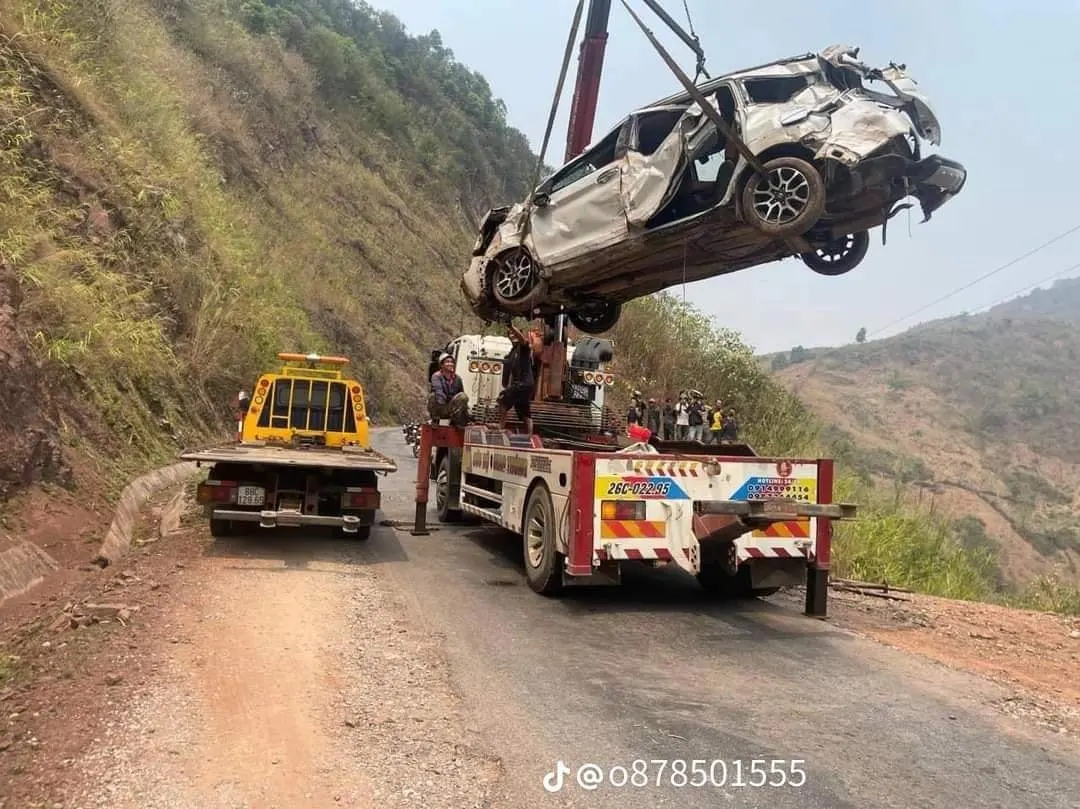 Ô tô lao xuống vực, cả gia đình 5 người may mắn thoát nạn-2