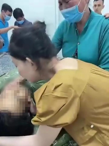 Xôn xao clip nam công nhân tử vong thương tâm tại 1 nhà máy ở Bình Dương-2