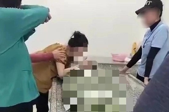 Vụ nam công nhân chết trong công ty: Do đồng nghiệp tự ý lái xe nâng, xe mất phanh