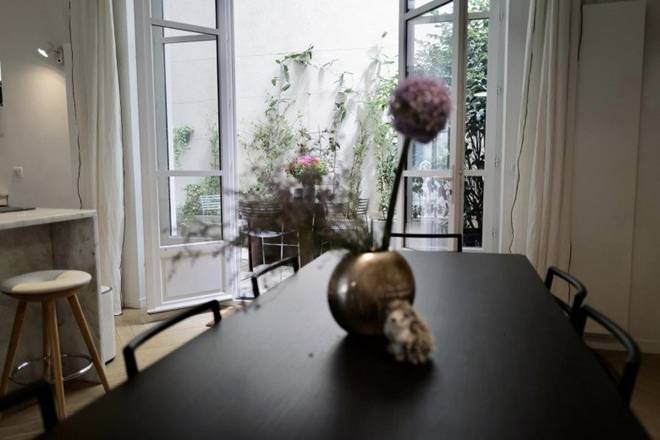 Diva Hồng Nhung cắt hoa vào cắm trong penthouse khu nhà giàu, dân mạng bình luận Nhìn điêu quá-16