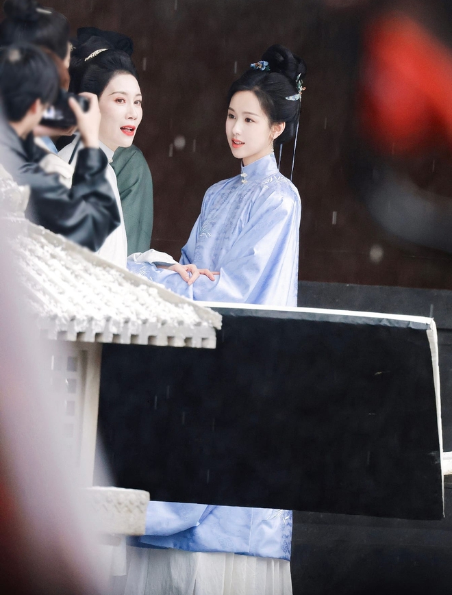 Mỹ nhân Hoa ngữ được khen như thiên kim tiểu thư xé sách bước ra, nhan sắc hoàn hảo trời sinh để đóng cổ trang-2