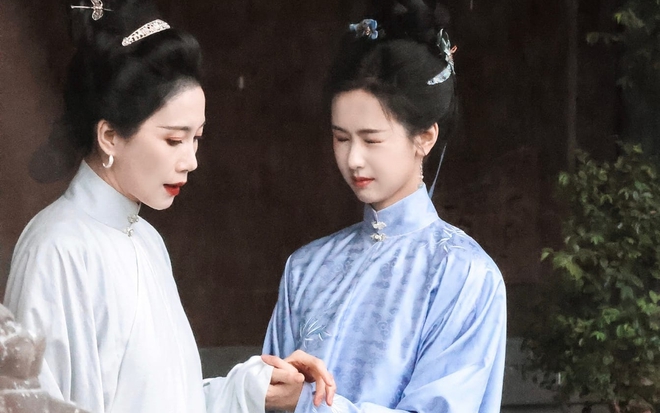 Mỹ nhân Hoa ngữ được khen như thiên kim tiểu thư xé sách bước ra, nhan sắc hoàn hảo trời sinh để đóng cổ trang-1