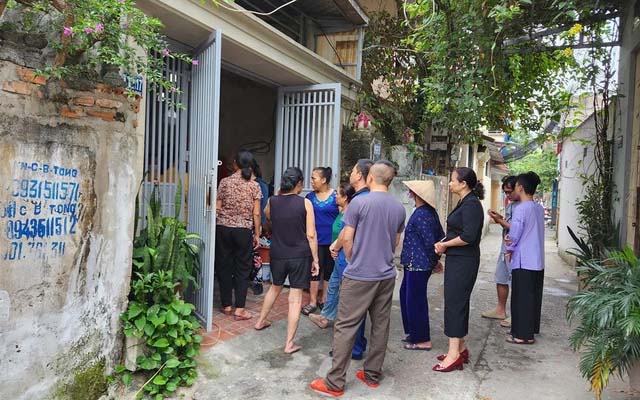 Phát hiện 2 mẹ con tử vong bất thường trong ngôi nhà cháy-1