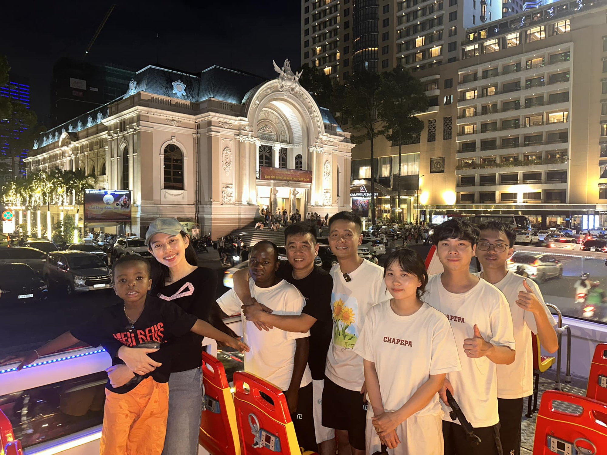 Hoa hậu Thùy Tiên quấn quýt bên Lôi Con-3