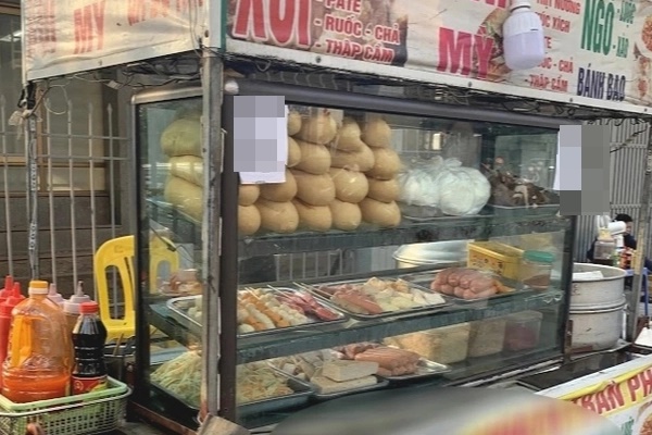 Bánh mì pate, bánh mì ruốc thịt bán ngoài đường phố... và những mối lo về nguy cơ ngộ độc, an toàn thực phẩm-2