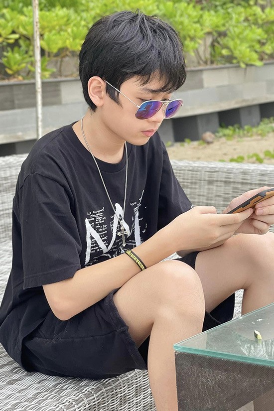 Con trai Thân Thúy Hà 15 tuổi cao 1m8, mỗi năm chỉ cho mẹ khoe ảnh 1 lần vào dịp sinh nhật-10