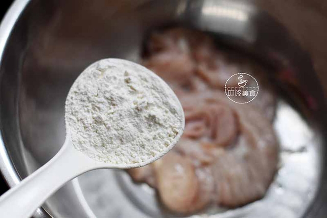 Rửa lòng heo mà dùng muối là hỏng bét”: Chỉ cần thêm 1 thứ này, lòng trắng sạch, ngon giòn sần sật-2