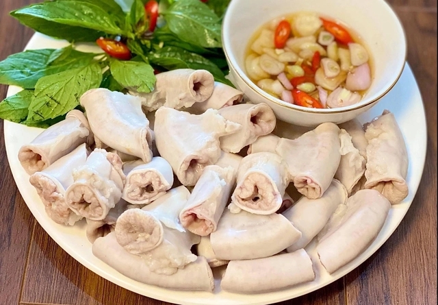 Rửa lòng heo mà dùng muối là hỏng bét”: Chỉ cần thêm 1 thứ này, lòng trắng sạch, ngon giòn sần sật-3