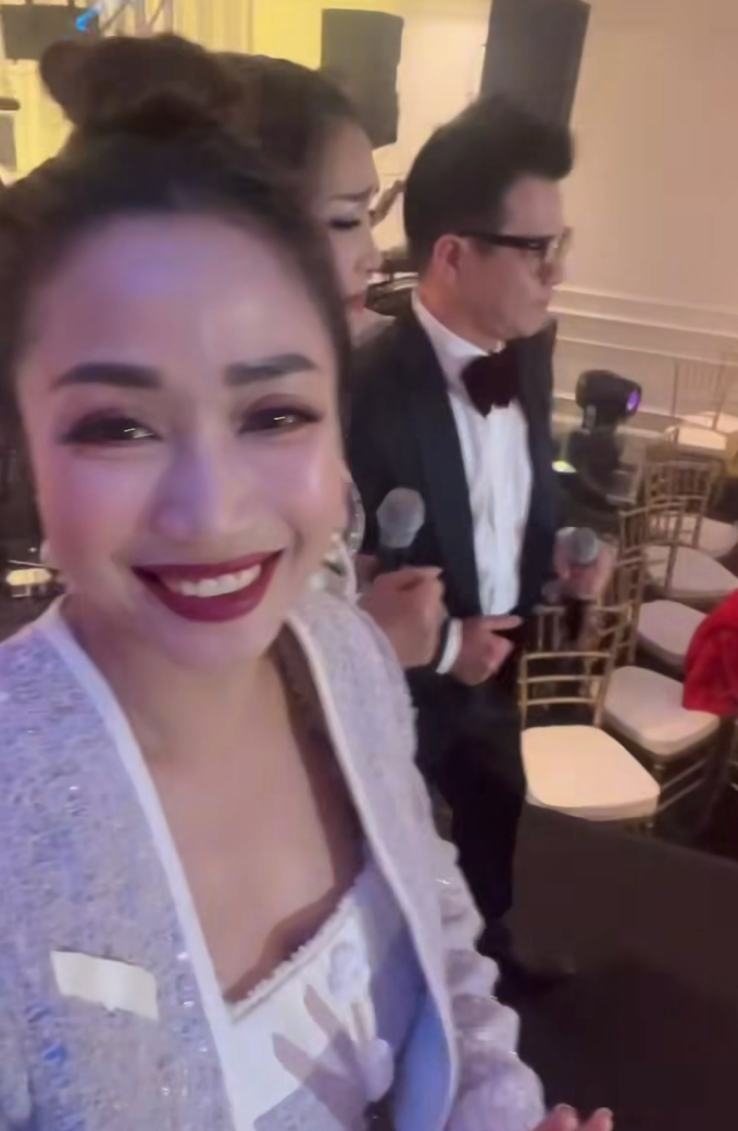 Ốc Thanh Vân ở Úc: 3 con đem gửi bạn bè, tự lái xe chạy show đến tối mịt-5