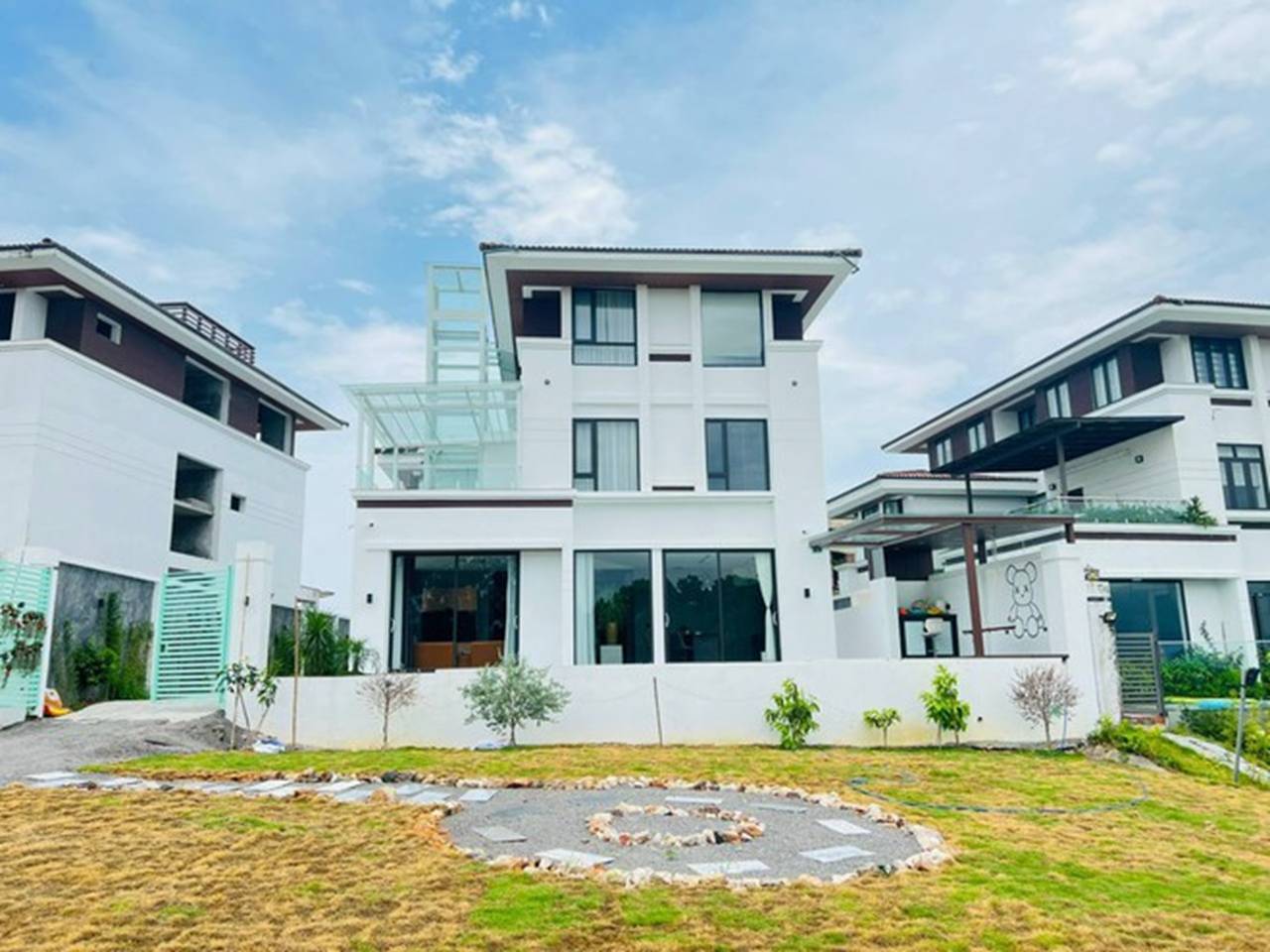 Cặp đôi Quảng Ninh bên nhau năm 17 tuổi đến năm 27 tuổi về chung nhà, 10 năm sau kỉ niệm ngày cưới bằng căn villa triệu đô-4