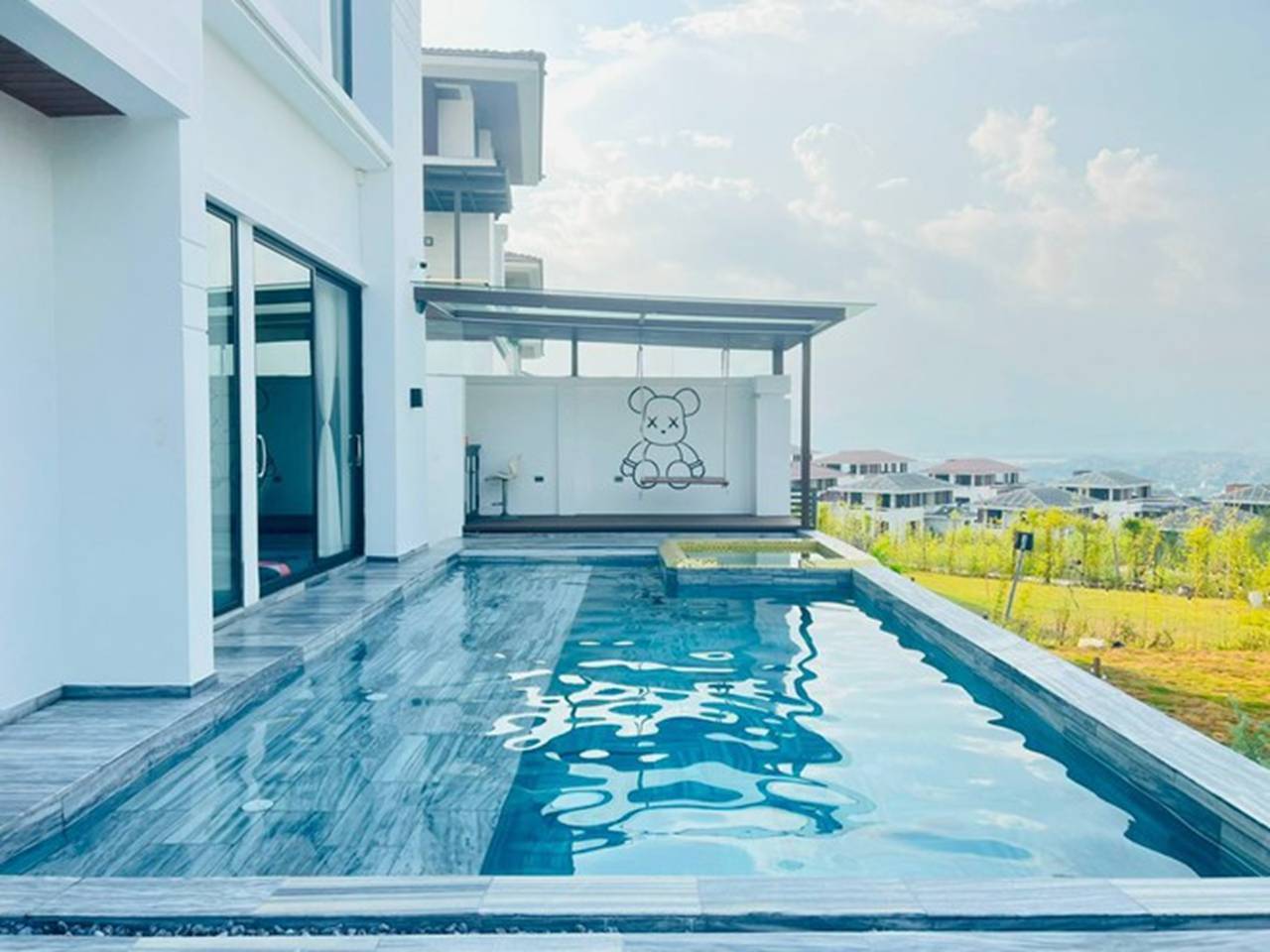 Cặp đôi Quảng Ninh bên nhau năm 17 tuổi đến năm 27 tuổi về chung nhà, 10 năm sau kỉ niệm ngày cưới bằng căn villa triệu đô-5