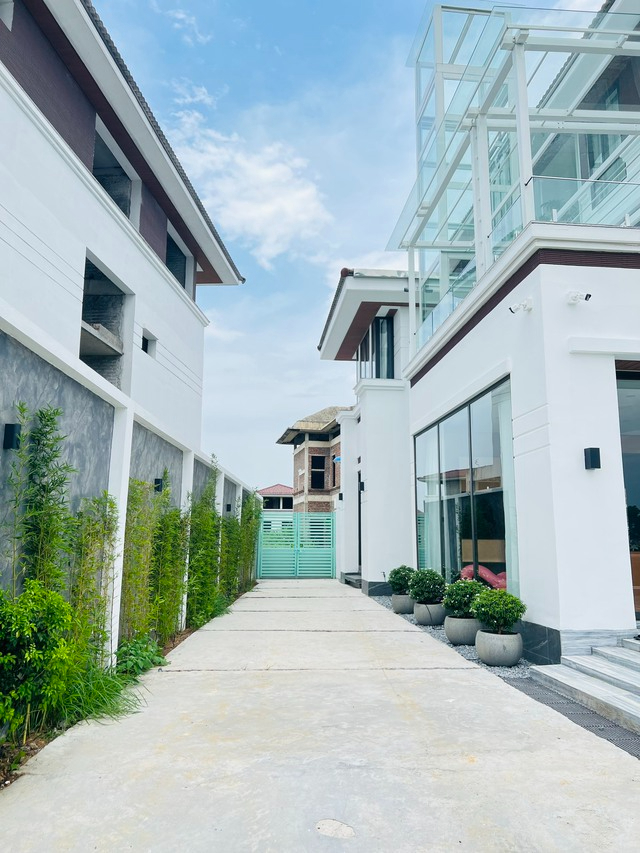 Cặp đôi Quảng Ninh bên nhau năm 17 tuổi đến năm 27 tuổi về chung nhà, 10 năm sau kỉ niệm ngày cưới bằng căn villa triệu đô-10