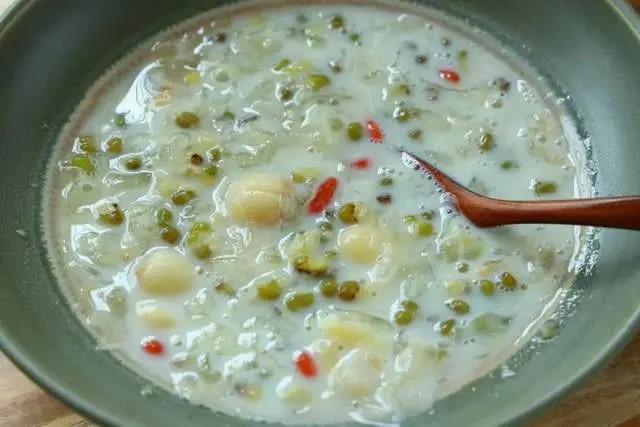 Nấu món chè này ăn thường xuyên trong mùa hè sẽ có tác dụng thanh nhiệt, thải độc và tốt hơn nhiều so với trà sữa-7