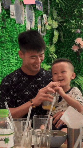 Con trai Duy Mạnh về nhà sau khi đi bệnh viện chữa bệnh hiếm, quậy tưng bừng, vay tiền các chú cầu thủ giúp bố-2