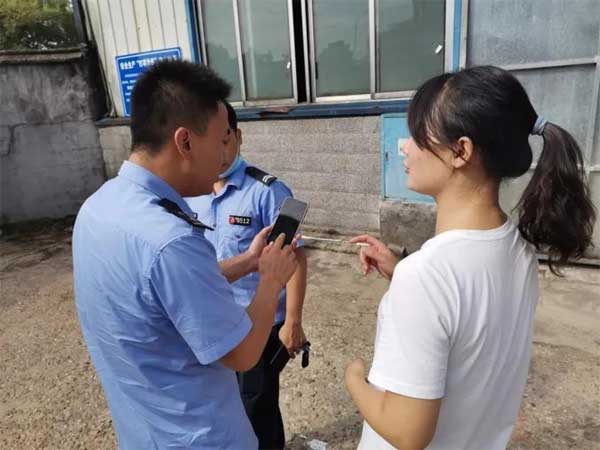 Nữ kế toán từ chối chuyển khoản 9,4 tỷ đồng cho vợ sếp, còn âm thầm báo cảnh sát: Vài ngày sau bất ngờ được công ty khen thưởng-3