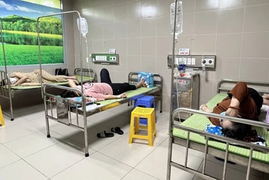 Chi tiết vụ 1 người tử vong cùng hàng chục người nhập viện khi dự tiệc cưới có món tiết canh