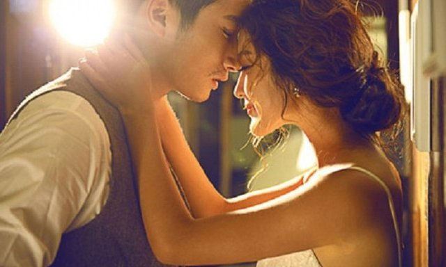 Chồng nói đi tập huấn nhưng lại âu yếm chia tay người đẹp ngay trước cửa... nhà nghỉ-1