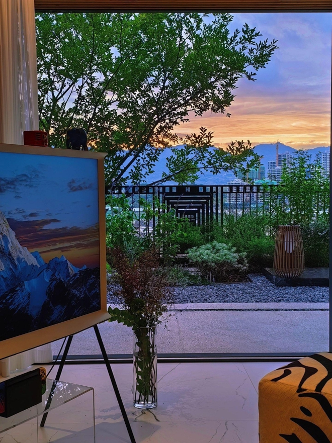 Căn hộ có chiếc view đẹp như tranh, không gian phủ màu xanh khiến netizen nức nở: Mê cách yêu thiên nhiên của nữ chủ nhân-5