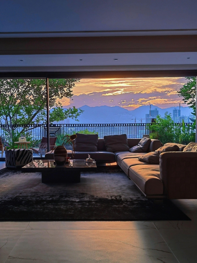 Căn hộ có chiếc view đẹp như tranh, không gian phủ màu xanh khiến netizen nức nở: Mê cách yêu thiên nhiên của nữ chủ nhân-7