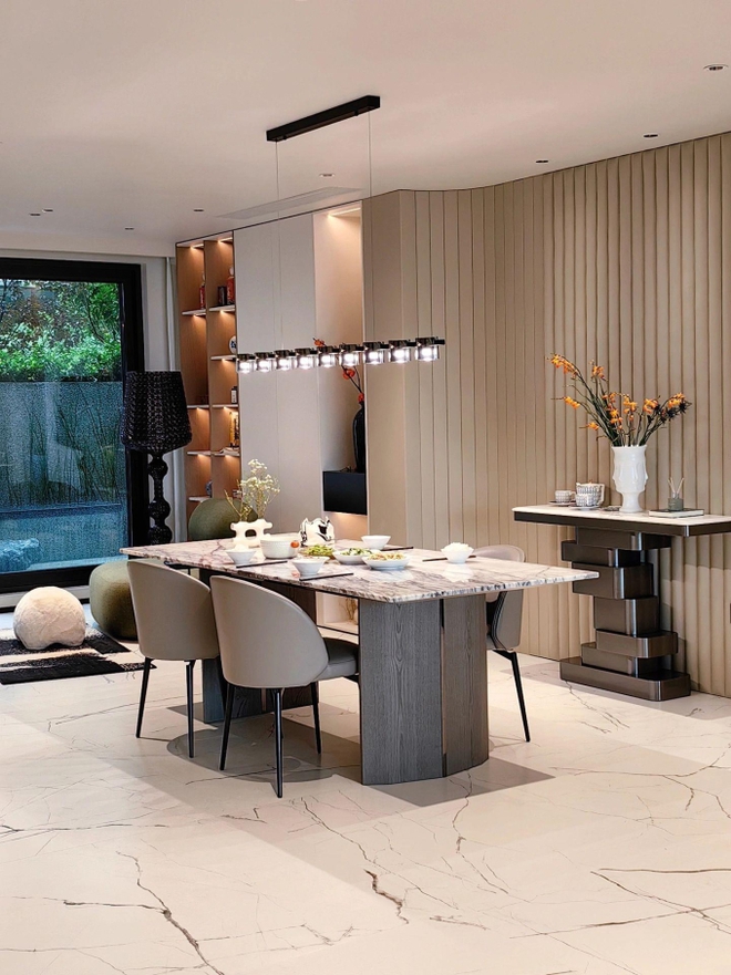 Căn hộ có chiếc view đẹp như tranh, không gian phủ màu xanh khiến netizen nức nở: Mê cách yêu thiên nhiên của nữ chủ nhân-10