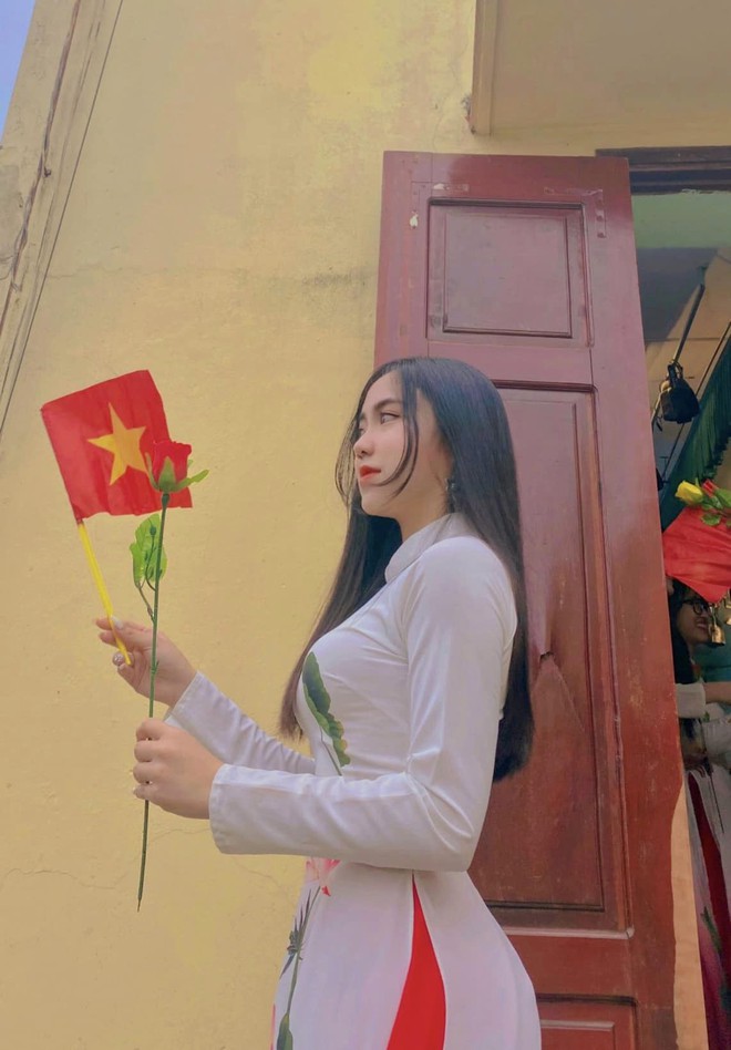 Hot girl Lào vượt 500km đến Điện Biên, chụp ảnh cùng bộ đội Việt: Quá mê các anh lính diễu hành-16
