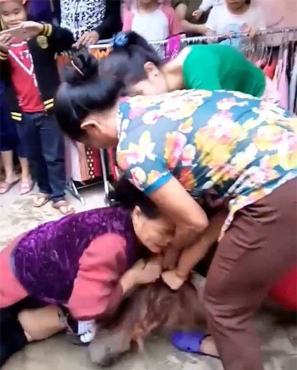 Chuyện ẩn sau việc cụ bà hai lần đi đánh ghen thay... dâu-2