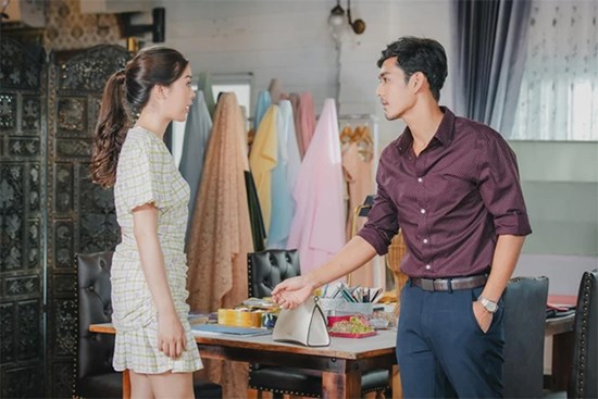 Nghe chồng bàn với chị gái anh ấy kế hoạch làm ăn, tôi hoảng sợ loay hoay tìm chỗ giấu vàng cưới