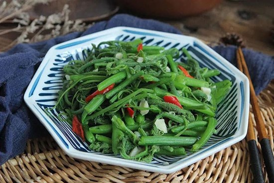 6 loại rau đầu hè ngoài chợ bán rất sẵn, vừa tươi ngon lại thải độc tốt, nên ăn thường xuyên để tăng sức đề kháng