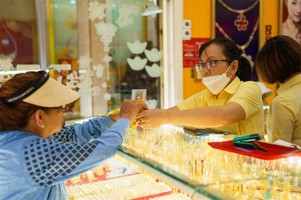 Giá vàng hôm nay 8/5/2024 leo thang, vàng miếng SJC trên đỉnh lịch sử-1