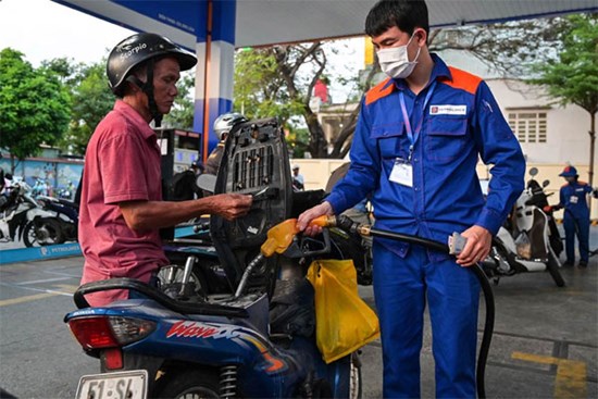 Giá xăng trong nước có thể giảm mạnh, RON 95 về mốc 23.000 đồng/lít