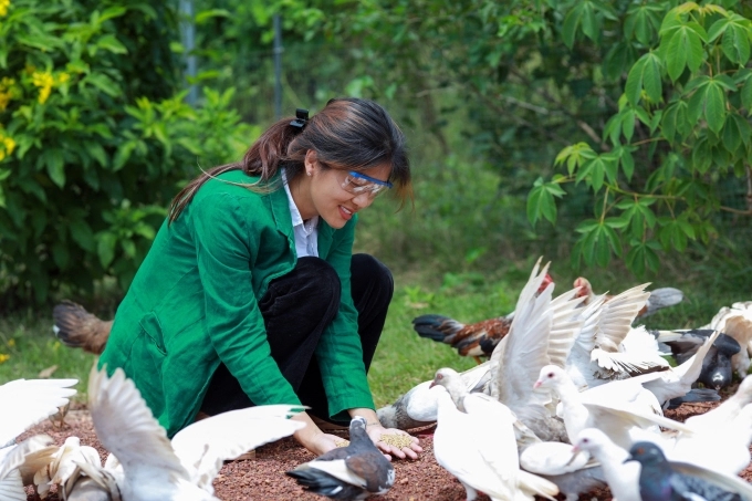 Hoa hậu đông con nhất Việt Nam đưa con bỏ phố về quê học trường làng: Bé lớn có dấu hiệu tự kỷ, các bé nhỏ không chịu đến lớp-2