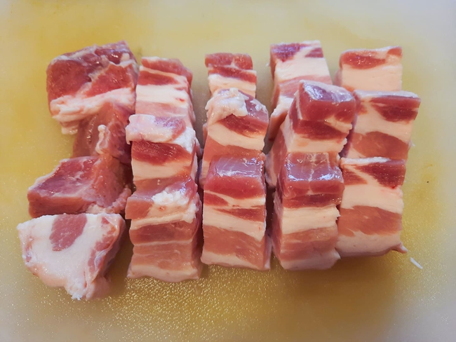 Khi làm thịt kho tàu nên cho đường trắng hay đường phèn?: Hầu hết mọi người đều làm sai, chẳng trách có vị đắng-2