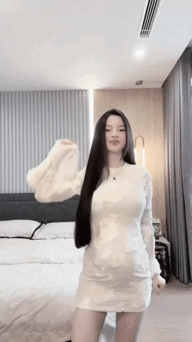 Chu Thanh Huyền ôm bụng bầu vượt mặt nhảy nhót khoe dáng nuột nà, dân mạng nhắc chú ý sức khỏe-1