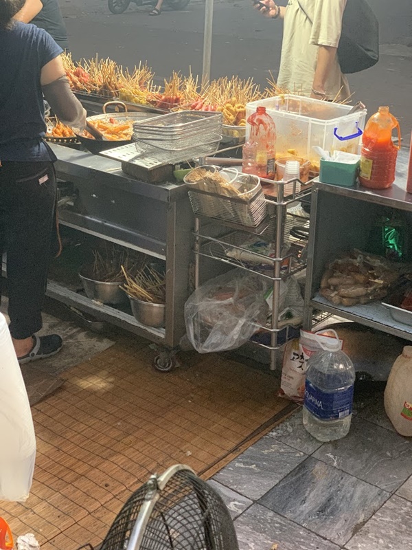 Xiên bẩn bủa vây trường học: Nguy cơ ngộ độc rình rập trẻ nhỏ nhưng nhiều phụ huynh vẫn chủ quan-3