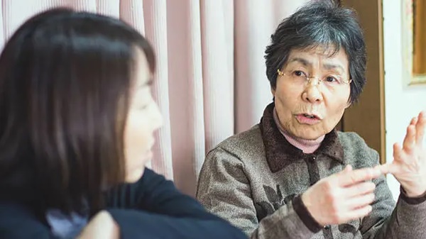 Mẹ chồng quá quắt yêu cầu chúng tôi dọn ra khỏi nhà để anh trai chồng lấy vợ: Khi tôi đưa sổ đỏ, bà ngỡ ngàng rồi tức giận bỏ đi!-3