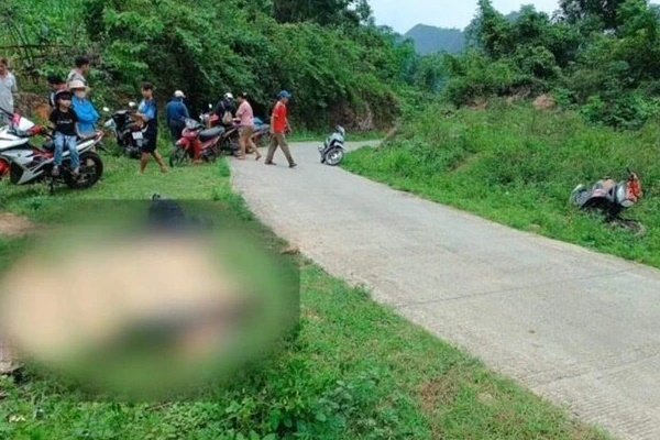 Xe máy lao xuống vực sâu 40m, vợ chồng du khách người Đức thương vong-1