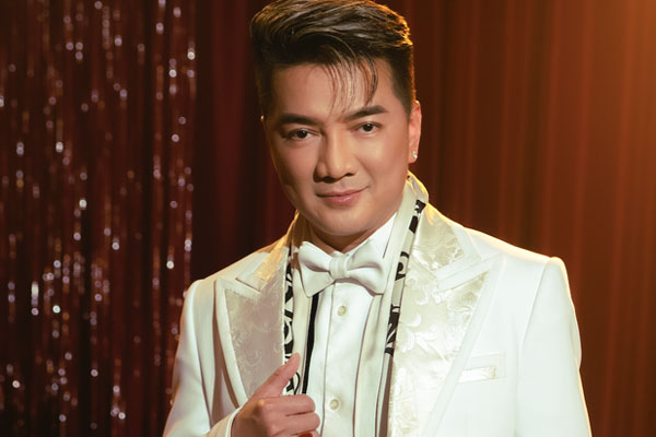 Sở Văn hóa phản hồi vụ Đàm Vĩnh Hưng cài huy hiệu ‘lạ’ khi diễn-2