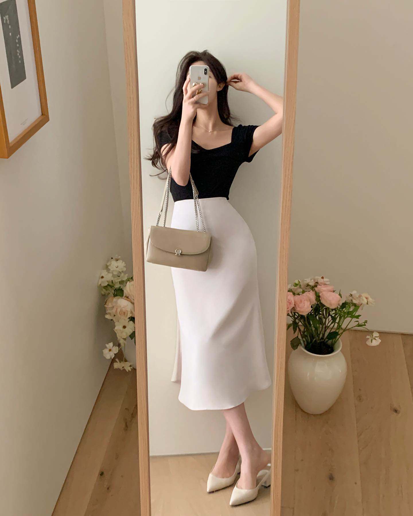 4 cách mặc áo thun mùa hè dành cho phụ nữ trên 40 tuổi-1