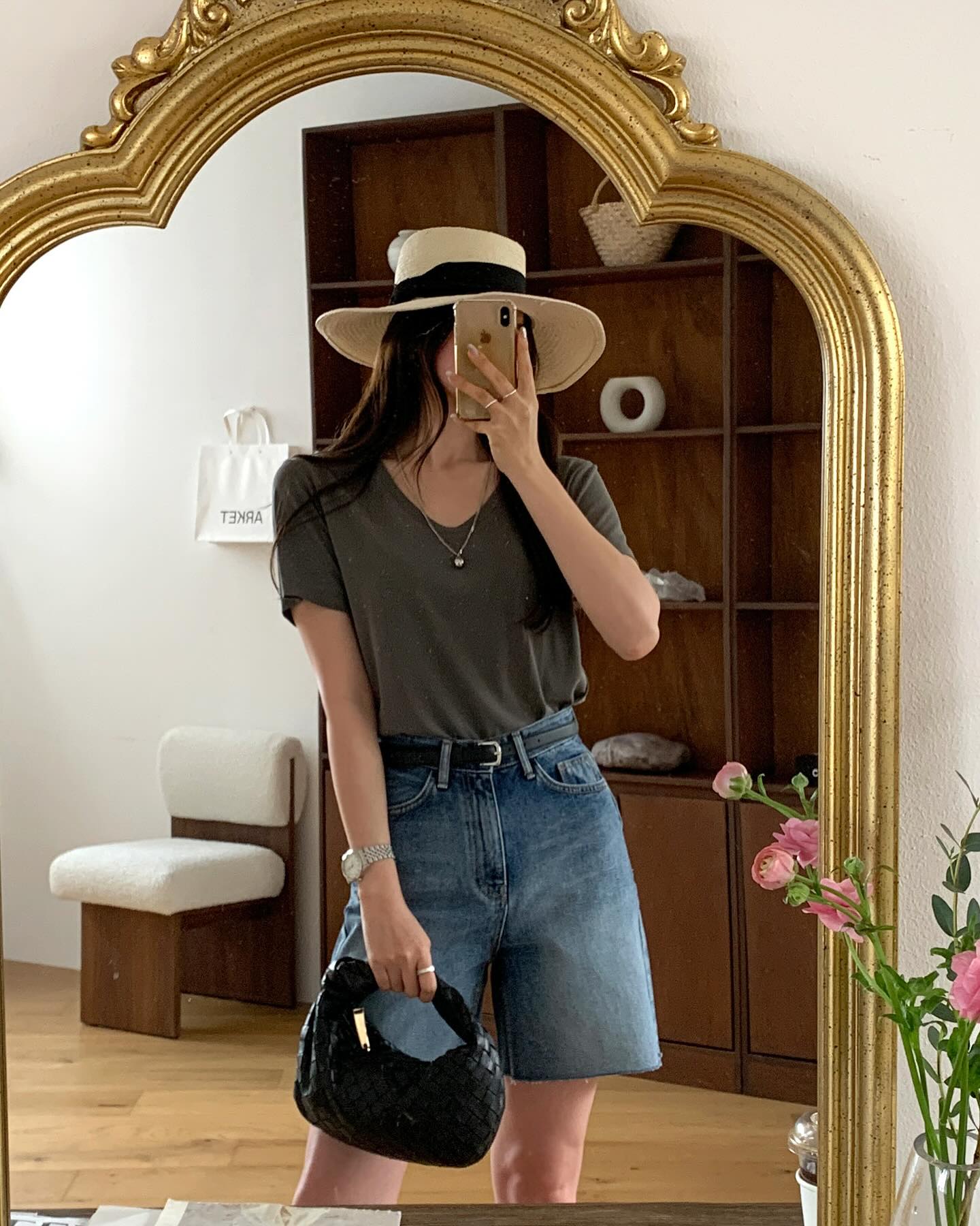 4 cách mặc áo thun mùa hè dành cho phụ nữ trên 40 tuổi-10